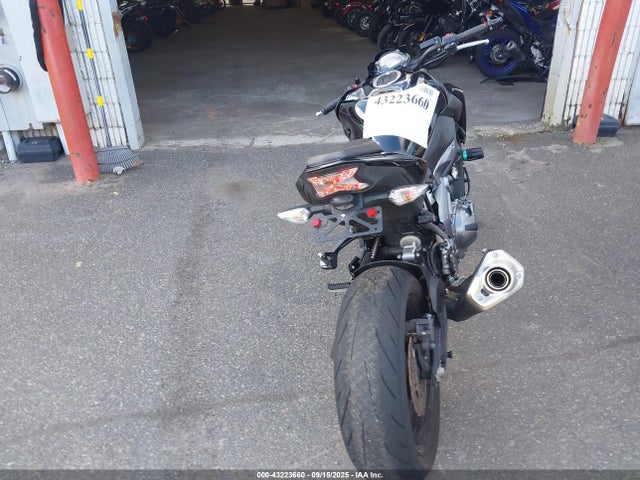 JKAZR2A1XHDA21388 Kawasaki Z900