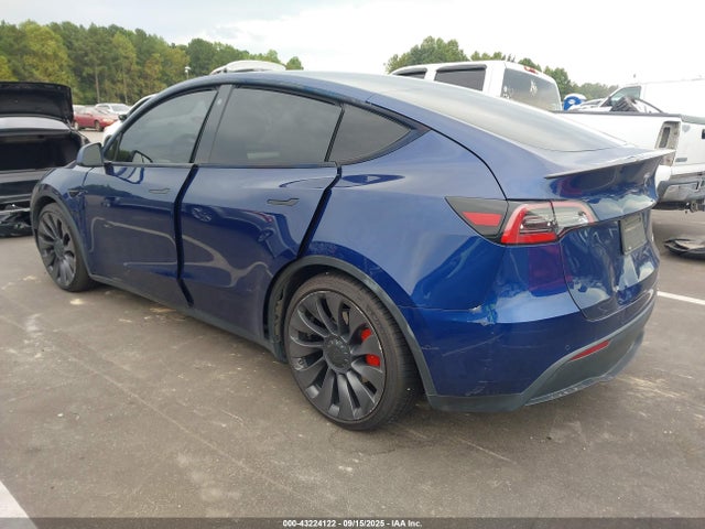 2021 TESLA MODEL Y 5YJYGDEFXMF194711 Photo 2