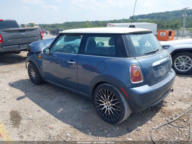 2010 MINI COOPER WMWMF3C58ATZ64206 Photo 2
