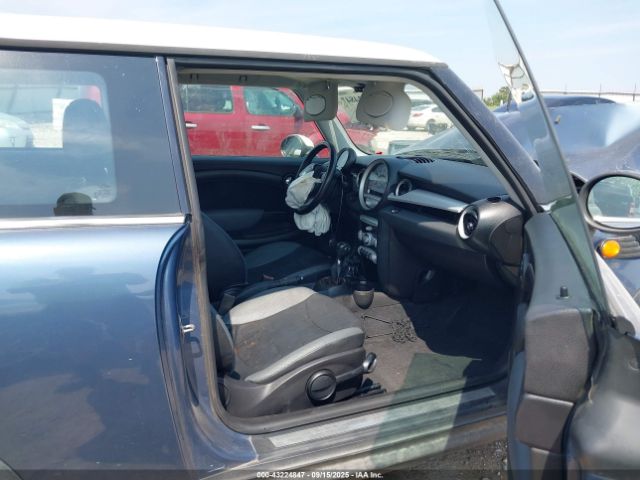 2010 MINI COOPER WMWMF3C58ATZ64206 Photo 4