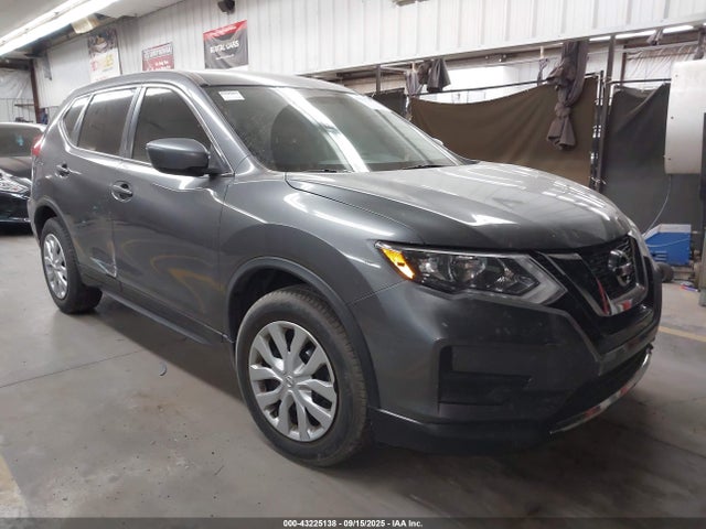 Nissan 2017 2017 JN8AT2MT2HW392987 Image 1