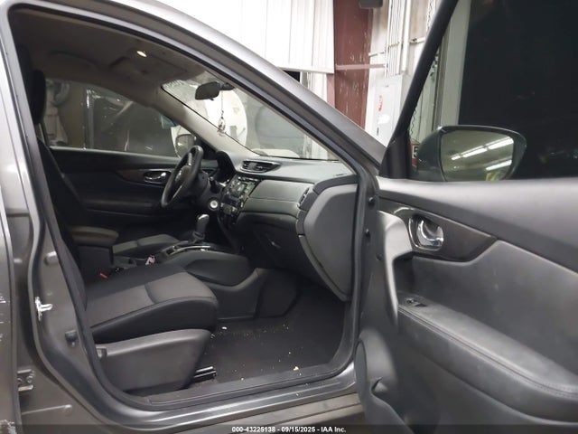Nissan 2017 2017 JN8AT2MT2HW392987 Image 5
