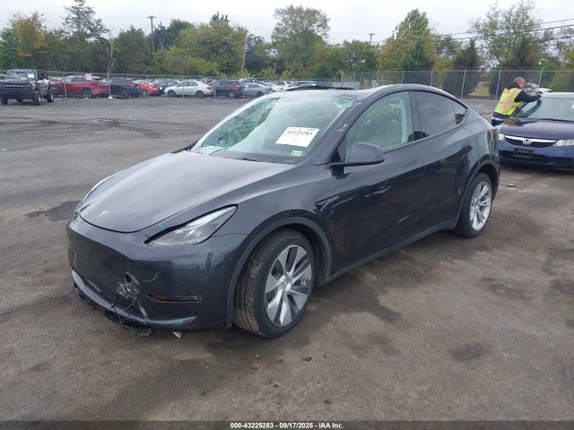2024 TESLA MODEL Y 7SAYGDEE1RF090870 Photo 1