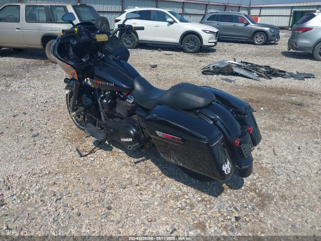 2017 HARLEY-DAVIDSON FLTRX 1HD1KHC3XHB620856 Photo 2