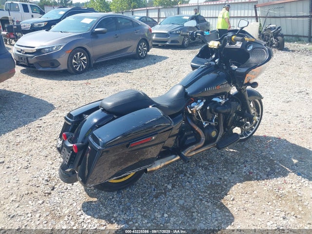 2017 HARLEY-DAVIDSON FLTRX 1HD1KHC3XHB620856 Photo 3