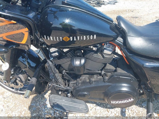 2017 HARLEY-DAVIDSON FLTRX 1HD1KHC3XHB620856 Photo 8