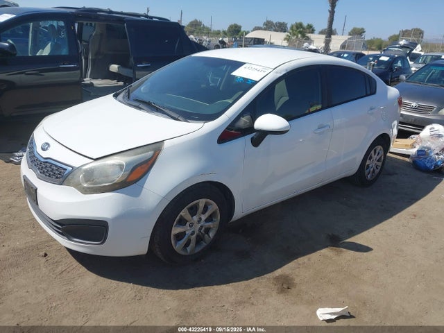 KIA dohc gamma 2014 KNADN4A33E6336049 Image 2