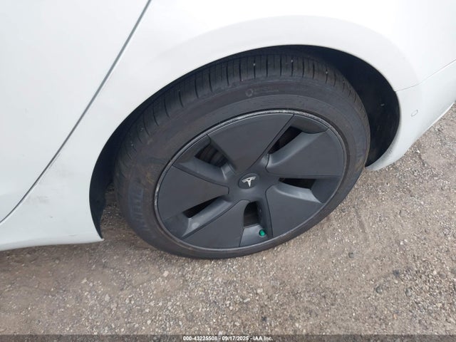 5YJ3E1EA2MF989576 Tesla MODEL 3