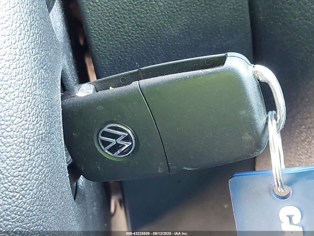 3VW2B7AJ2JM223865 Volkswagen tsi