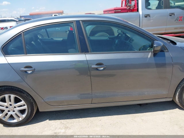 3VW2B7AJ2JM223865 Volkswagen tsi