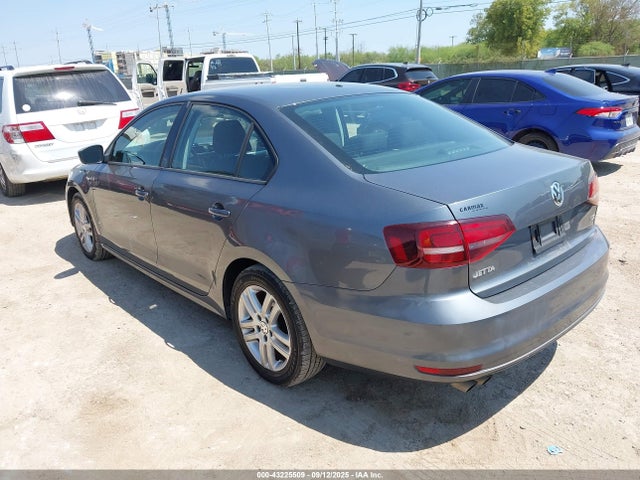 3VW2B7AJ2JM223865 Volkswagen tsi