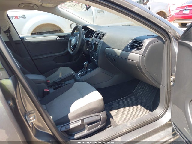 3VW2B7AJ2JM223865 Volkswagen tsi