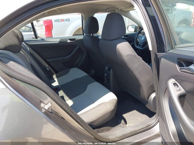 3VW2B7AJ2JM223865 Volkswagen tsi