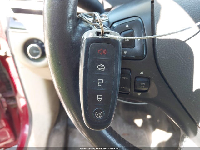 Lincoln MKT 2015 2LMHJ5FK8FBL03881 Image 11