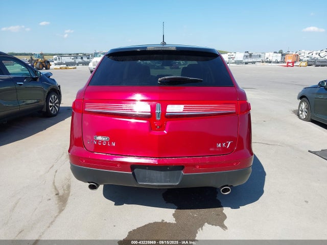 Lincoln MKT 2015 2LMHJ5FK8FBL03881 Image 16