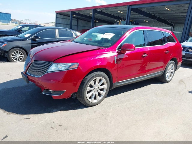 Lincoln MKT 2015 2LMHJ5FK8FBL03881 Image 2