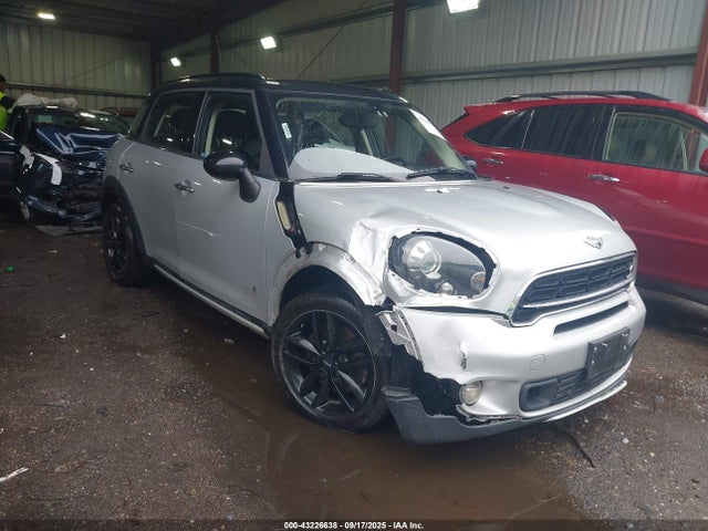 2016 MINI COUNTRYMAN WMWZC5C58GWU20600 Photo 0