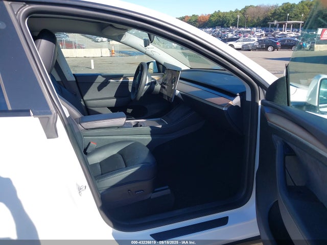 2023 TESLA MODEL Y 7SAYGDEE9PF703931 Photo 4