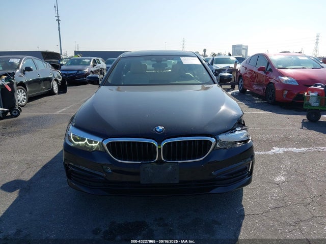 BMW 2019 2019 WBAJA5C58KWW09274 Image 12