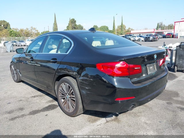 BMW 2019 2019 WBAJA5C58KWW09274 Image 3