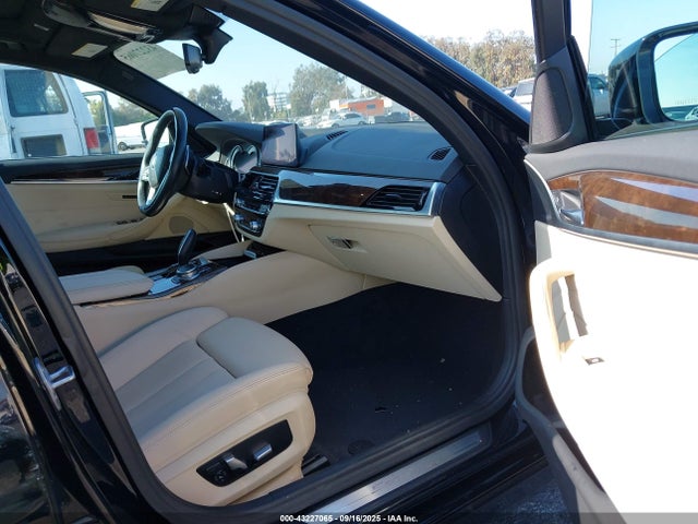 BMW 2019 2019 WBAJA5C58KWW09274 Image 5