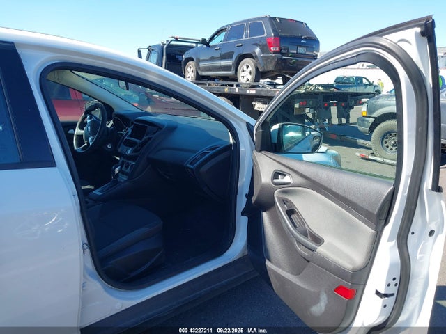 Ford 2014 2014 1FADP3K22EL260148 Image 5