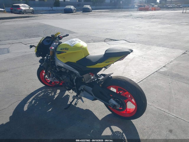 ZD4KSUG05RS002574 Aprilia Rs