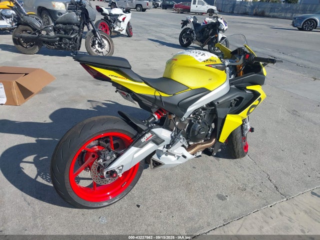ZD4KSUG05RS002574 Aprilia Rs