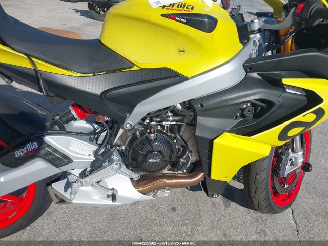 ZD4KSUG05RS002574 Aprilia Rs