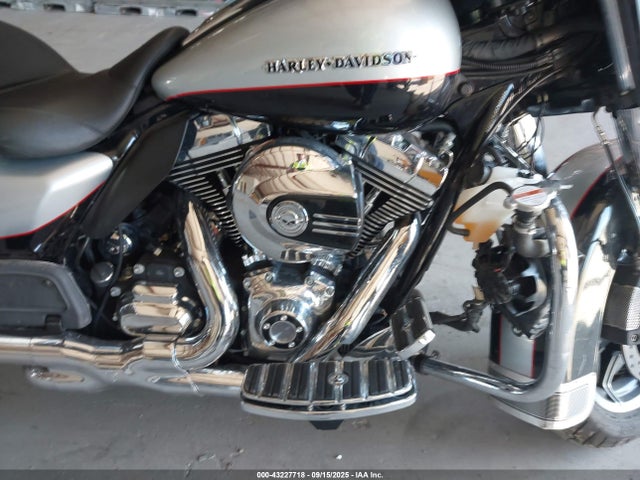 Harley-Davidson Ultra Limited Low 2015 1HD1KKL13FB658003 Image 8