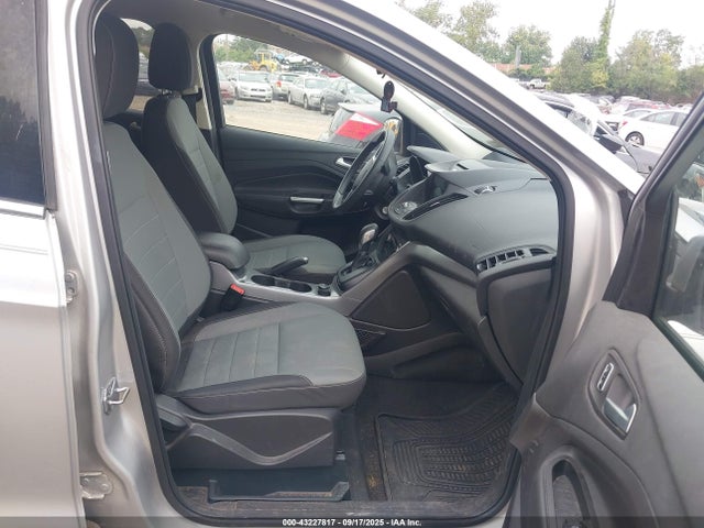 1FMCU9G94GUC83057 Ford 2016