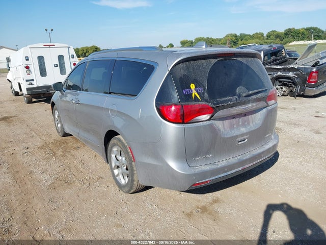 2018 CHRYSLER PACIFICA 2C4RC1GGXJR269122 Photo 2