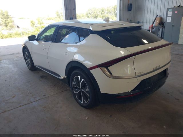 2022 KIA EV6 KNDC3DLC7N5037364 Photo 2