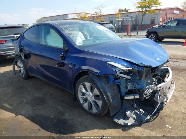 2023 TESLA MODEL Y 7SAYGDEE6PF615256 Photo 0