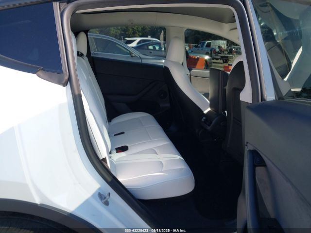 2024 TESLA MODEL Y 7SAYGDED9RF038409 Photo 7