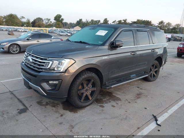 Ford Expedition Xlt 2018 1FMJU1JTXJEA55546 Image 2