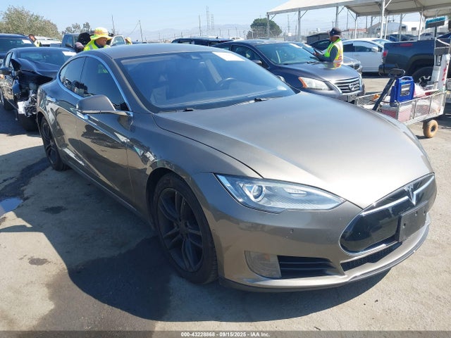 2015 TESLA MODEL S 5YJSA1E22FF113089 Photo 0