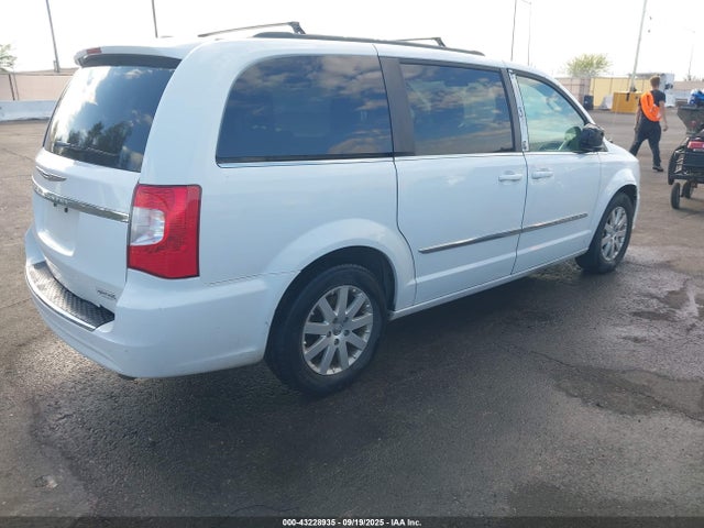2C4RC1BG8FR730641 Chrysler Town and Country