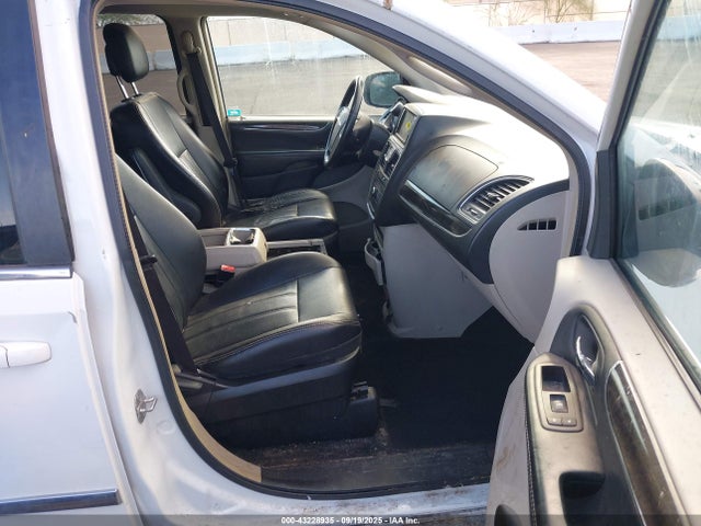 2C4RC1BG8FR730641 Chrysler Town and Country