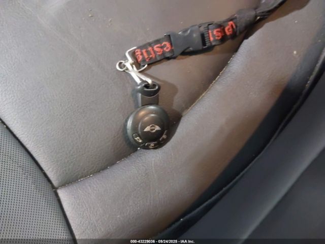 2010 MINI COOPER S WMWMF7C52ATX41201 Photo 10