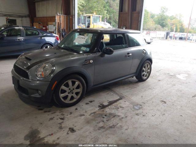 2010 MINI COOPER S WMWMF7C52ATX41201 Photo 1