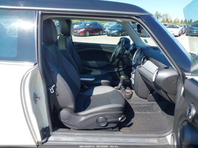 2010 MINI COOPER CLUBMAN WMWML3C51ATX38940 Photo 4