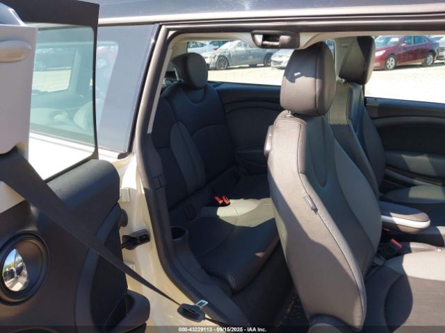 2010 MINI COOPER CLUBMAN WMWML3C51ATX38940 Photo 7