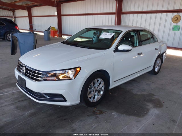 1VWAT7A33HC018139 Volkswagen tsi