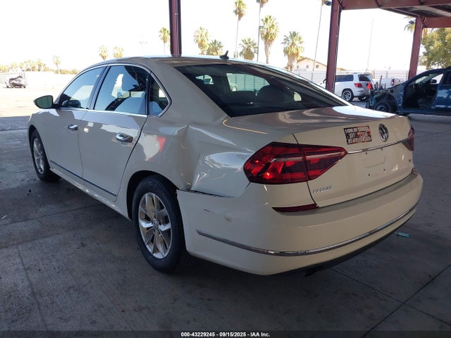 1VWAT7A33HC018139 Volkswagen tsi