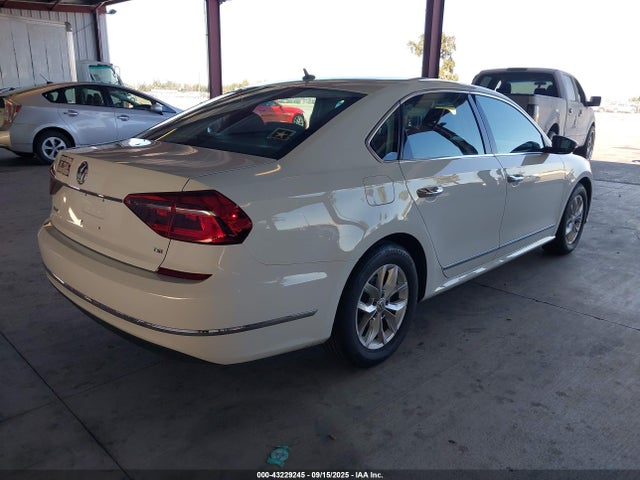 1VWAT7A33HC018139 Volkswagen tsi