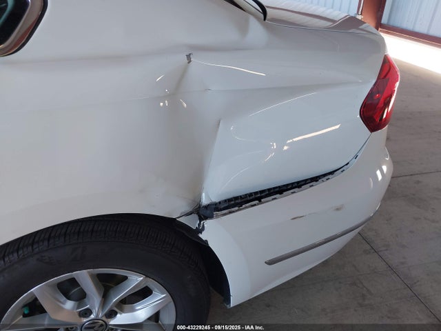 1VWAT7A33HC018139 Volkswagen tsi