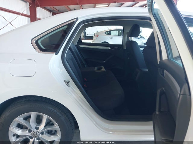 1VWAT7A33HC018139 Volkswagen tsi