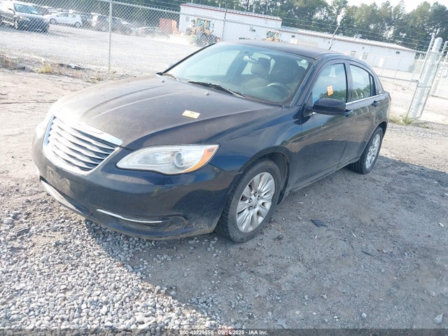 Chrysler 200 2014 1C3CCBAB4EN170487 Image 2