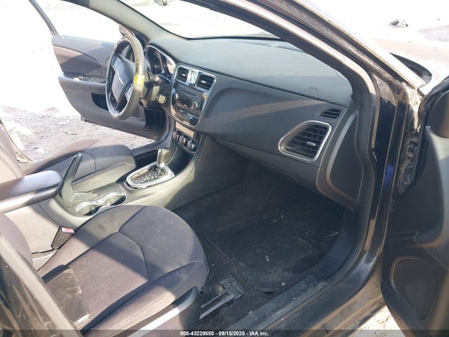 Chrysler 200 2014 1C3CCBAB4EN170487 Image 5